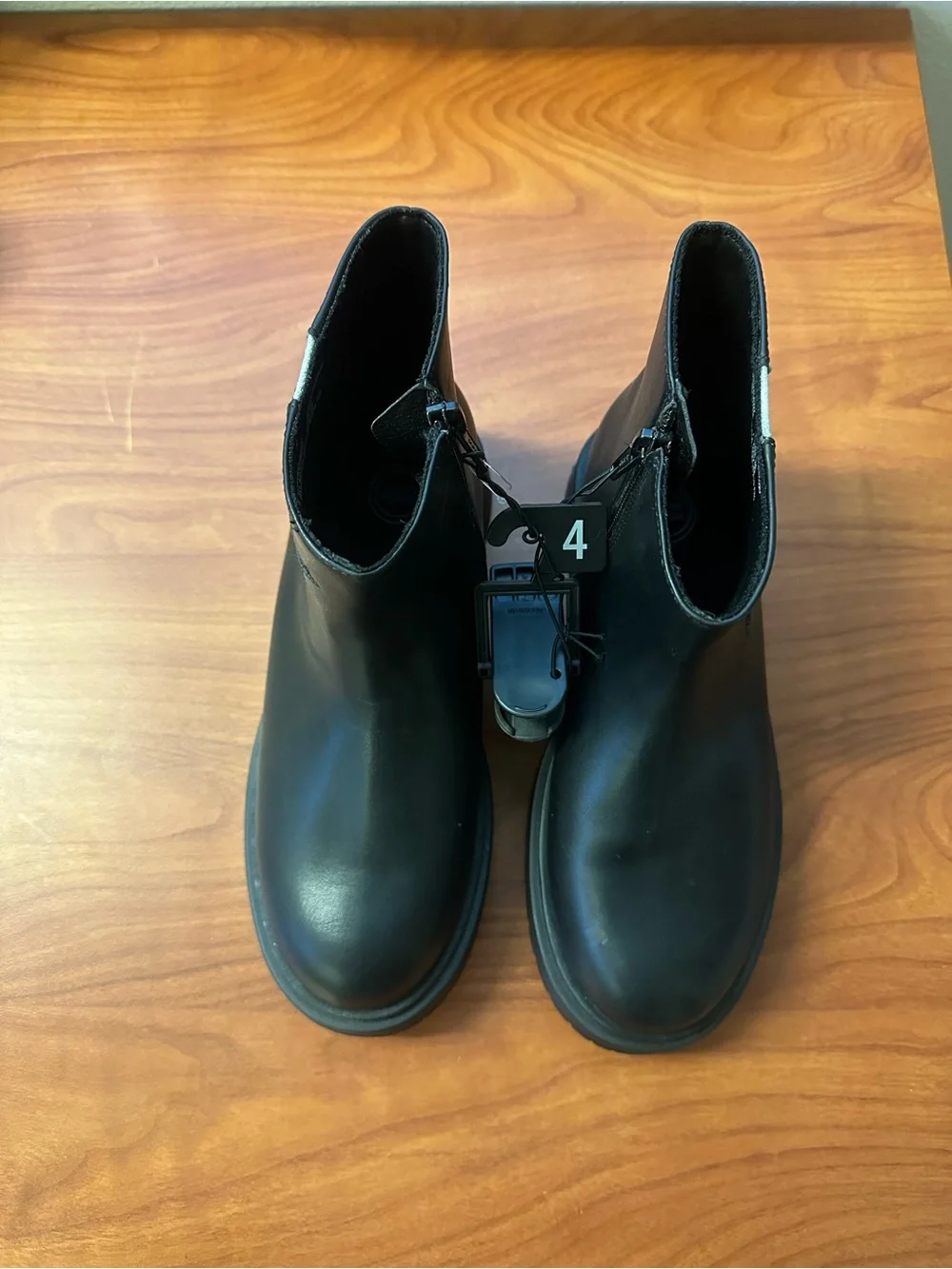 Wonder Nation Size 4 Black Kids Ankle Boots with Silver Star